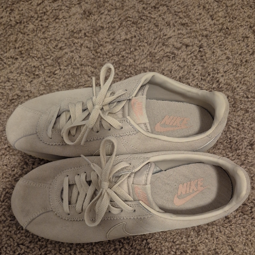 Women's Suede Sneakers - Picture 4 of 5
